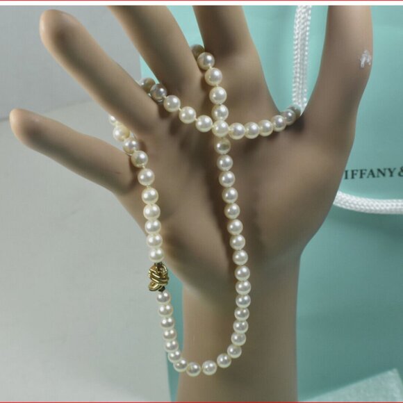 Tiffany &  Co Paloma Picasso Pearl Necklace Signature X Graffiti Collection - Picture 1 of 2